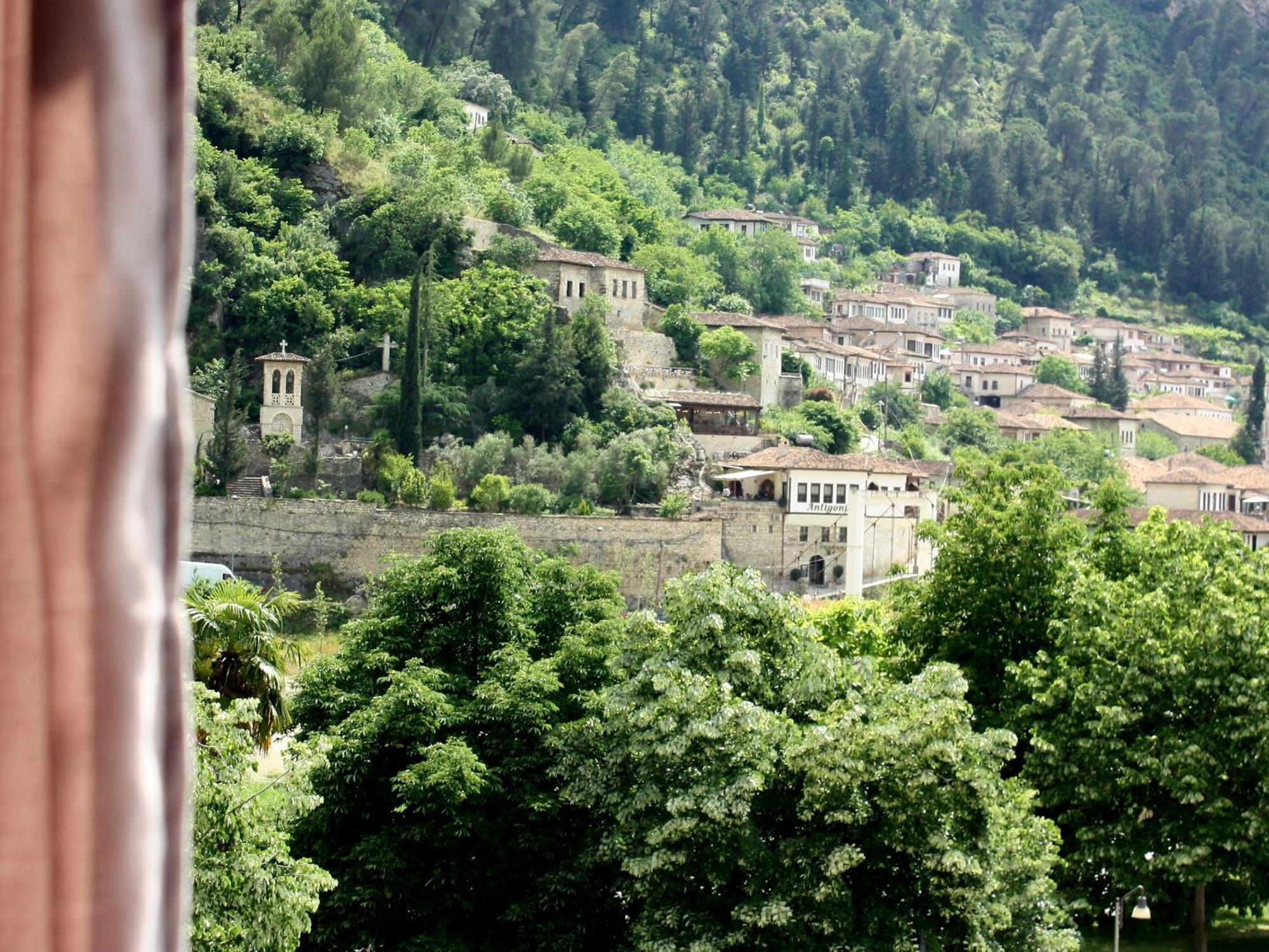 Magda Studio In Berat Center Exterior foto